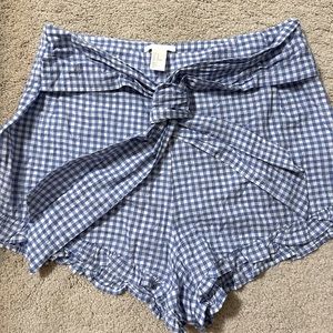 H&M tie front ruffle shorts